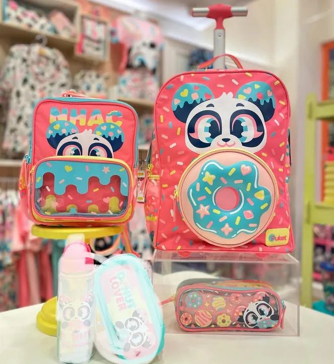 Mochila de rodinhas infantil com tema panda e donuts