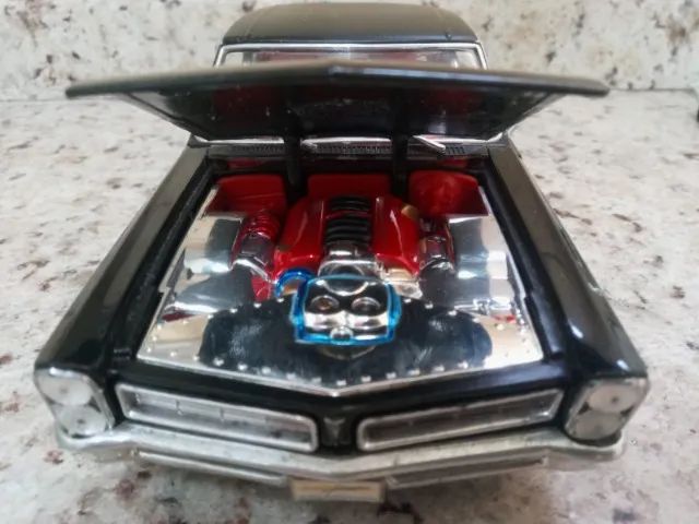 Maisto 1965 Pontiac GTO- Special Edition Black Pro Rodz - 1/18