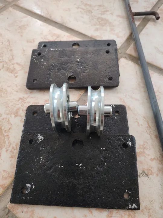 Trilho de portão de correr com roldanas. - Foto 2