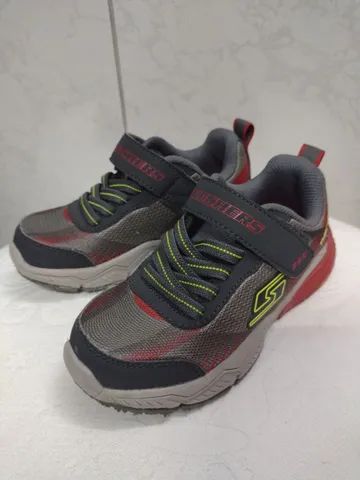 Tênis Skechers infantil n.27...em ótimo estado....leve e muito confortável 