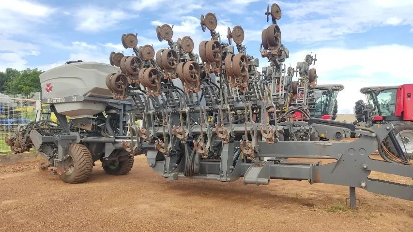 Plantadora Momentum 24 Massey Ferguson 24 Linhas De 50 Cm