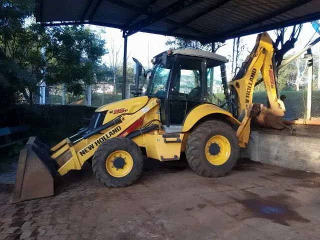 Retroescavadeira New Holland B95B ano 2019