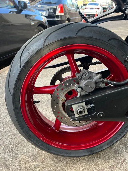 Yamaha R1 - Esportiva - 1000cc - Preta - Foto 4