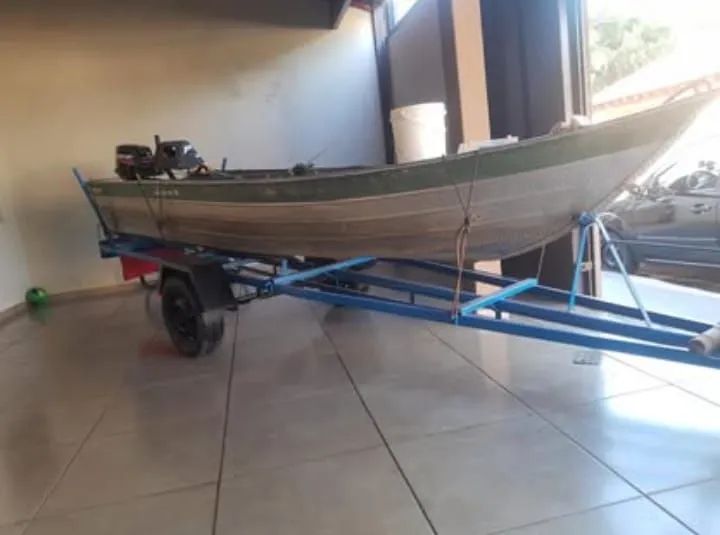 Lancha de alumínio com trailer