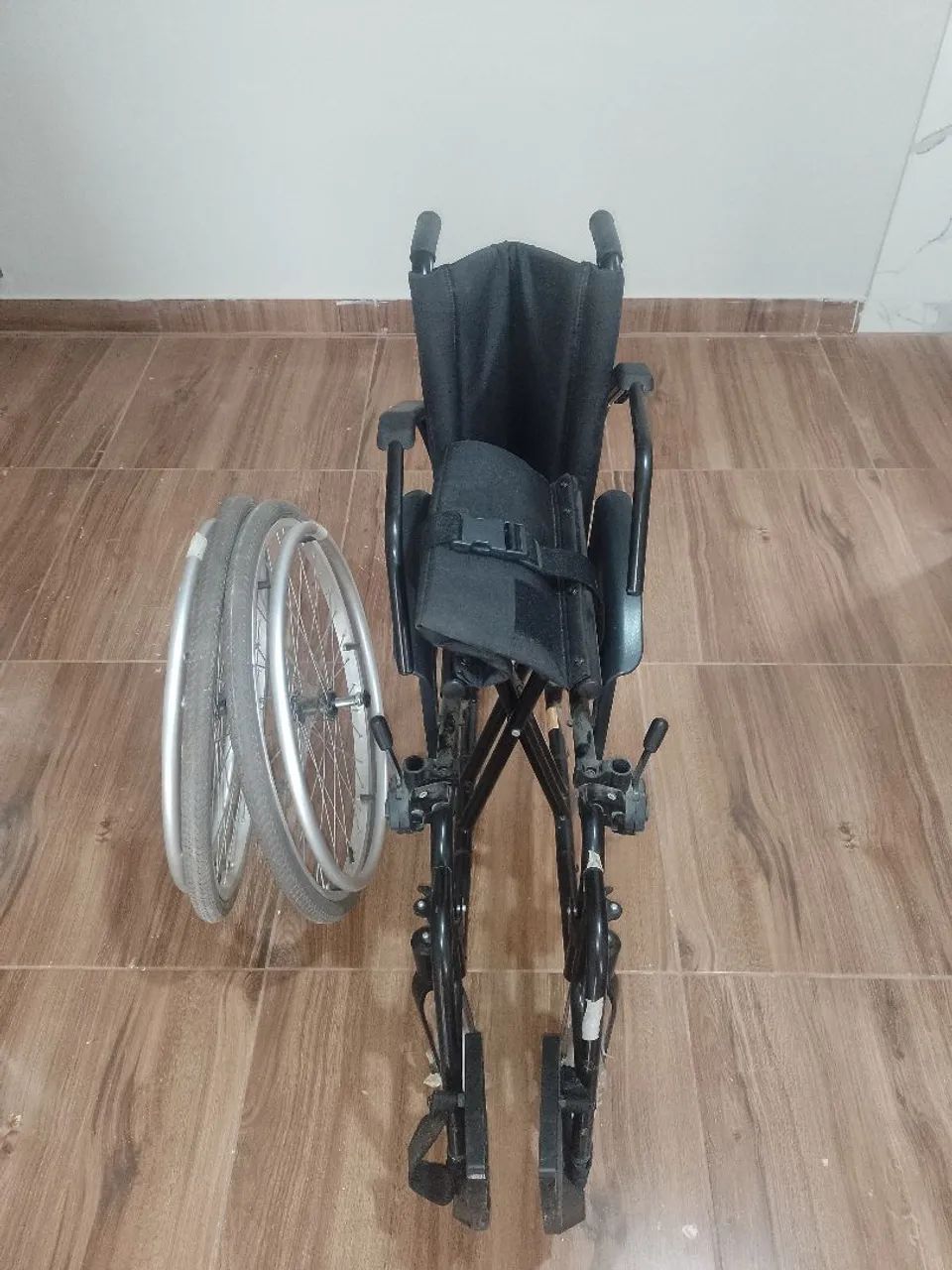 Cadeira de rodas KE super forte ORTOBRÁS, NOVA,  040cm de largura, altura e profundidade.  - Foto 3