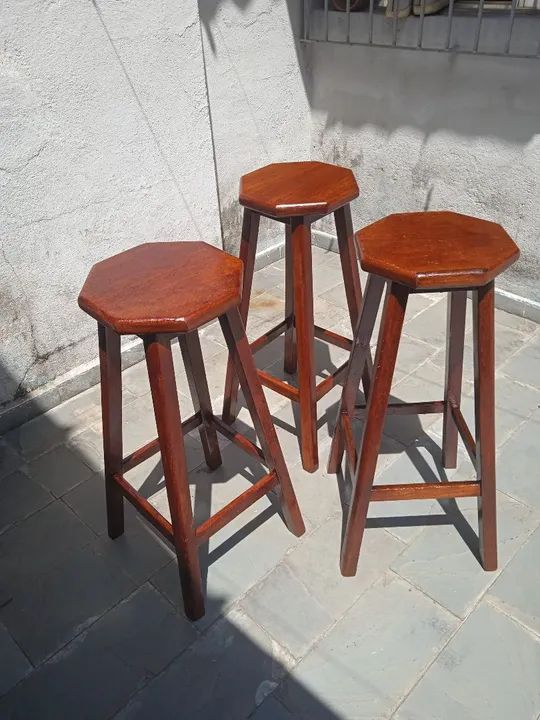3 Banquetas de Madeira Maciça - Foto 3