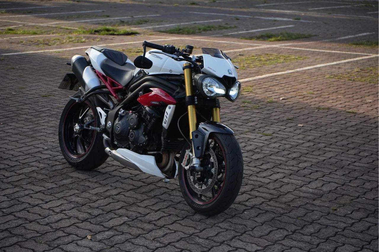Triumph Speed Triple 1050R 