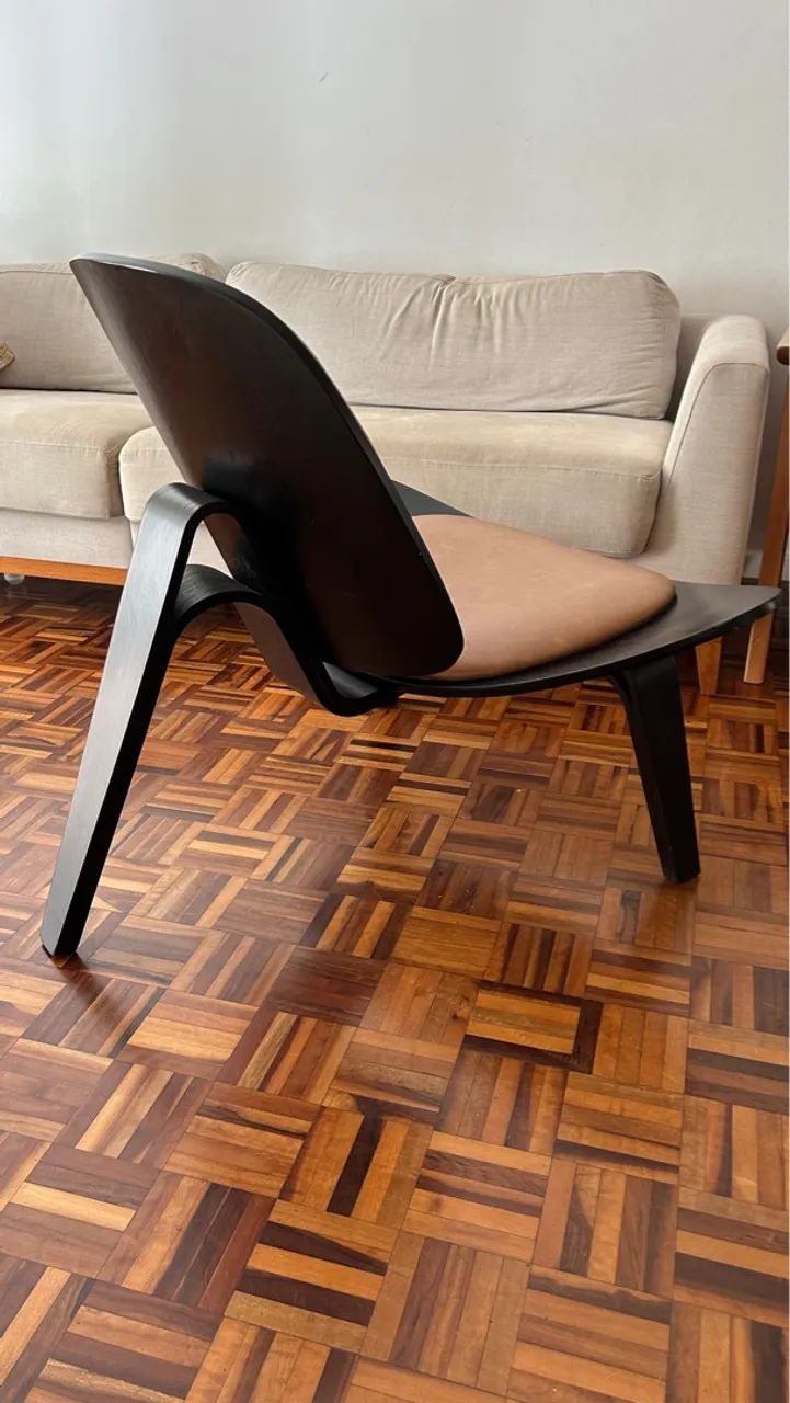 Cadeira de design moderno em couro e madeira - Foto 4