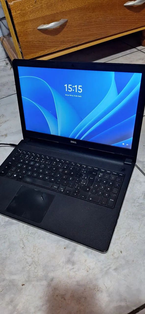 Notebook i5 com detalhe