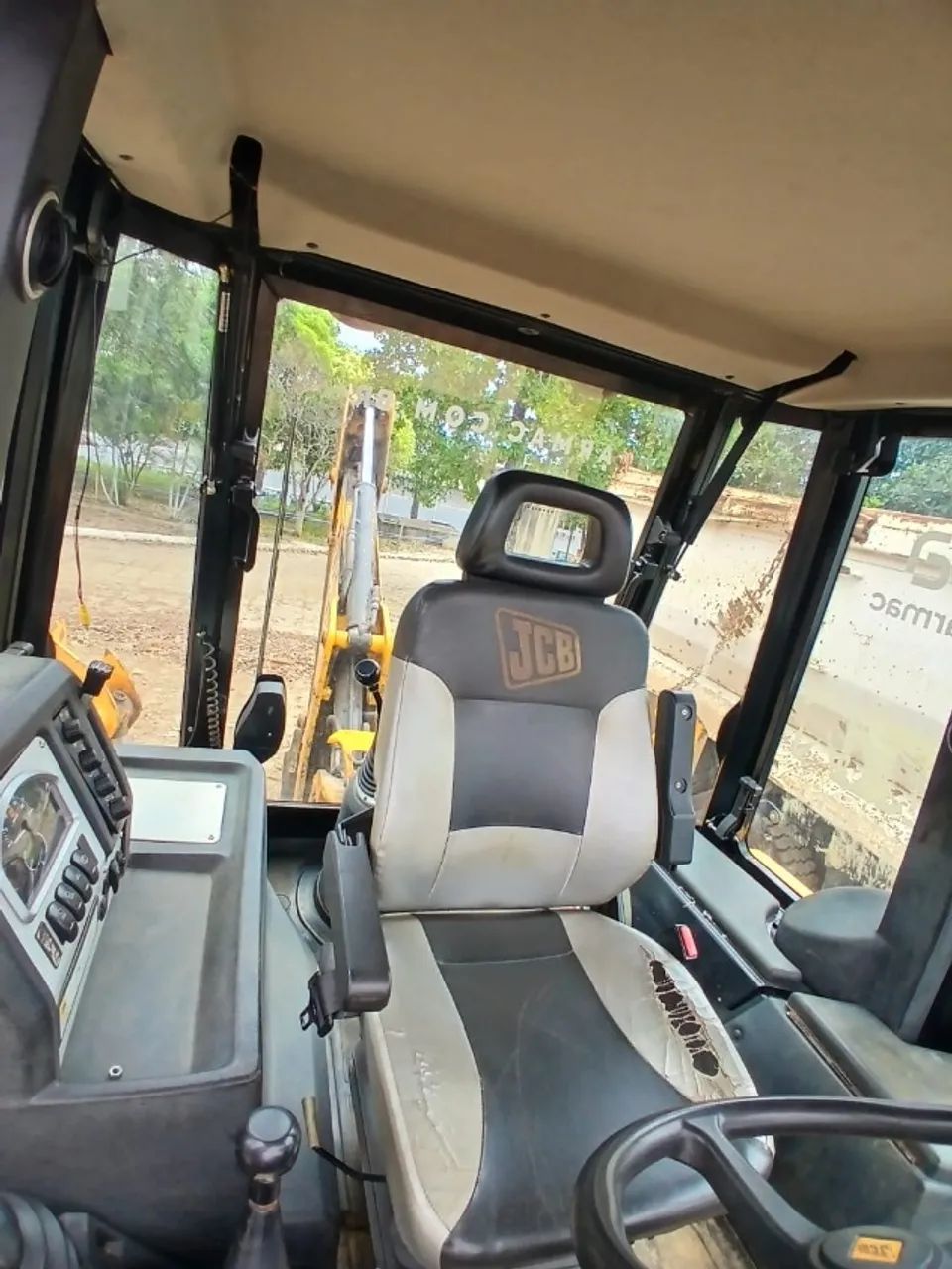 Retroescavadeira JCB 3CX  - Foto 3