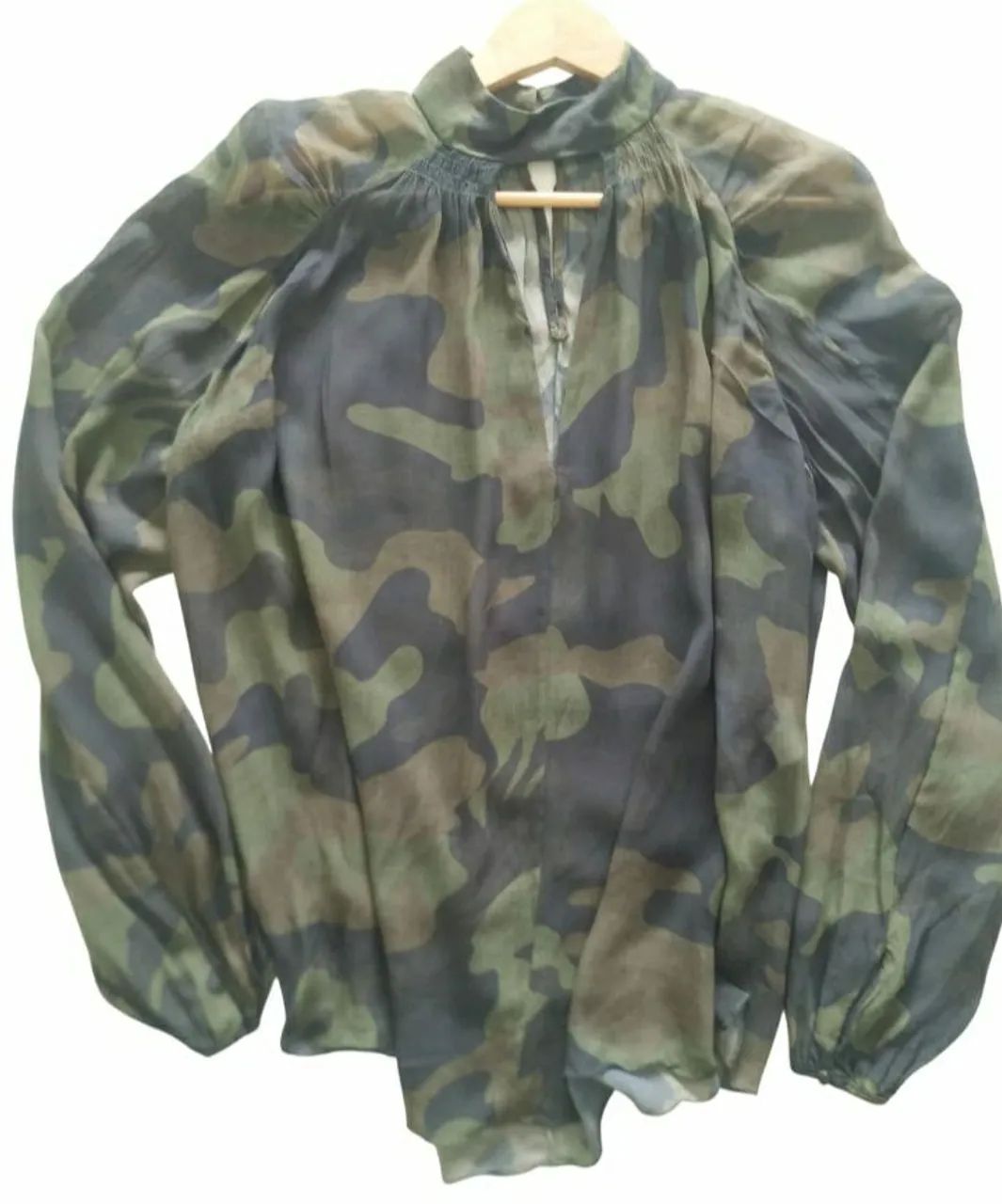 CONJUNTO DE CALÇA E CAMISA, ESTAMPA ANIMAL PRINT/CAMUFLADO, MARCA ANIMALE. - Foto 3