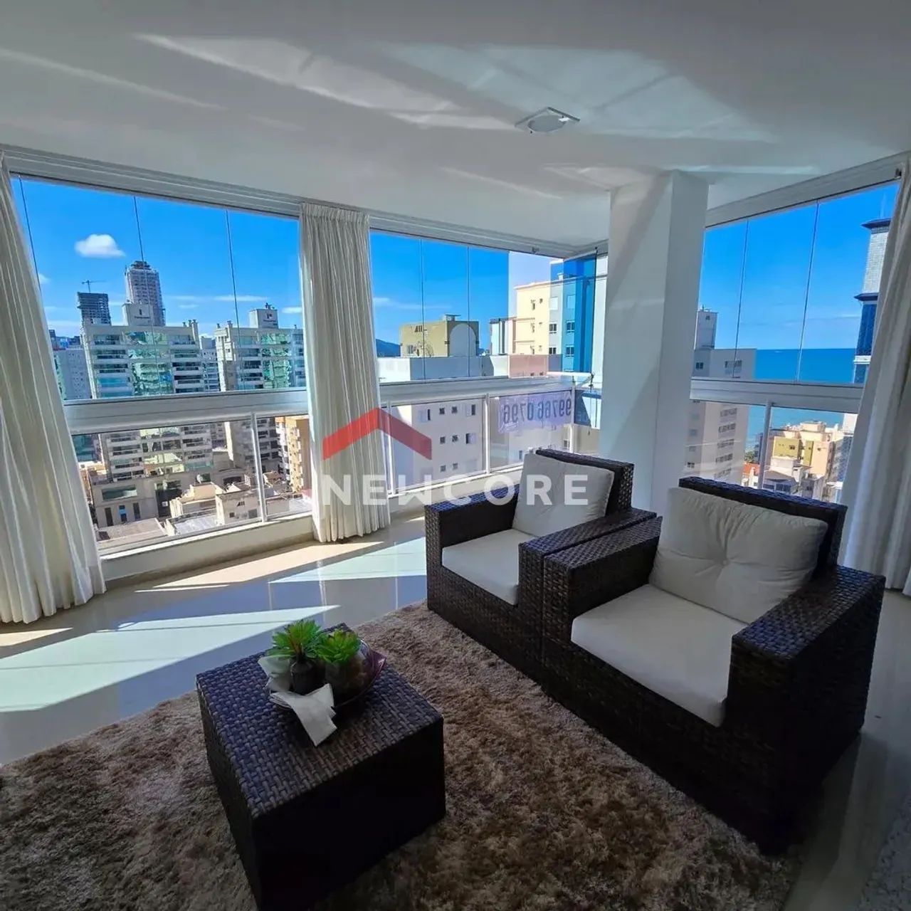 Apartamento em Rua 297 - Meia Praia - Itapema/SC