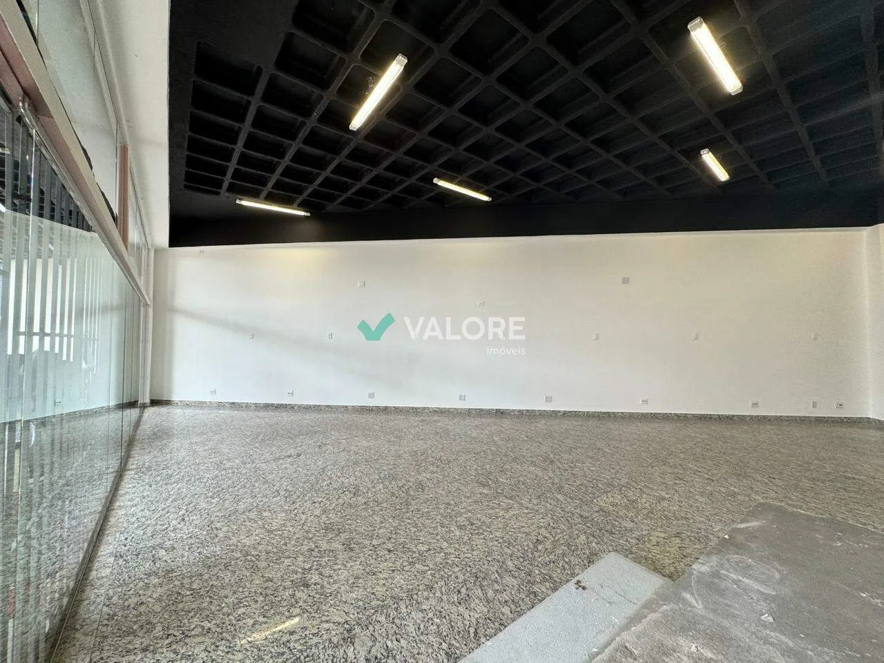 LOJA COM 120 m² PARA ALUGAR - SAVASSI BH