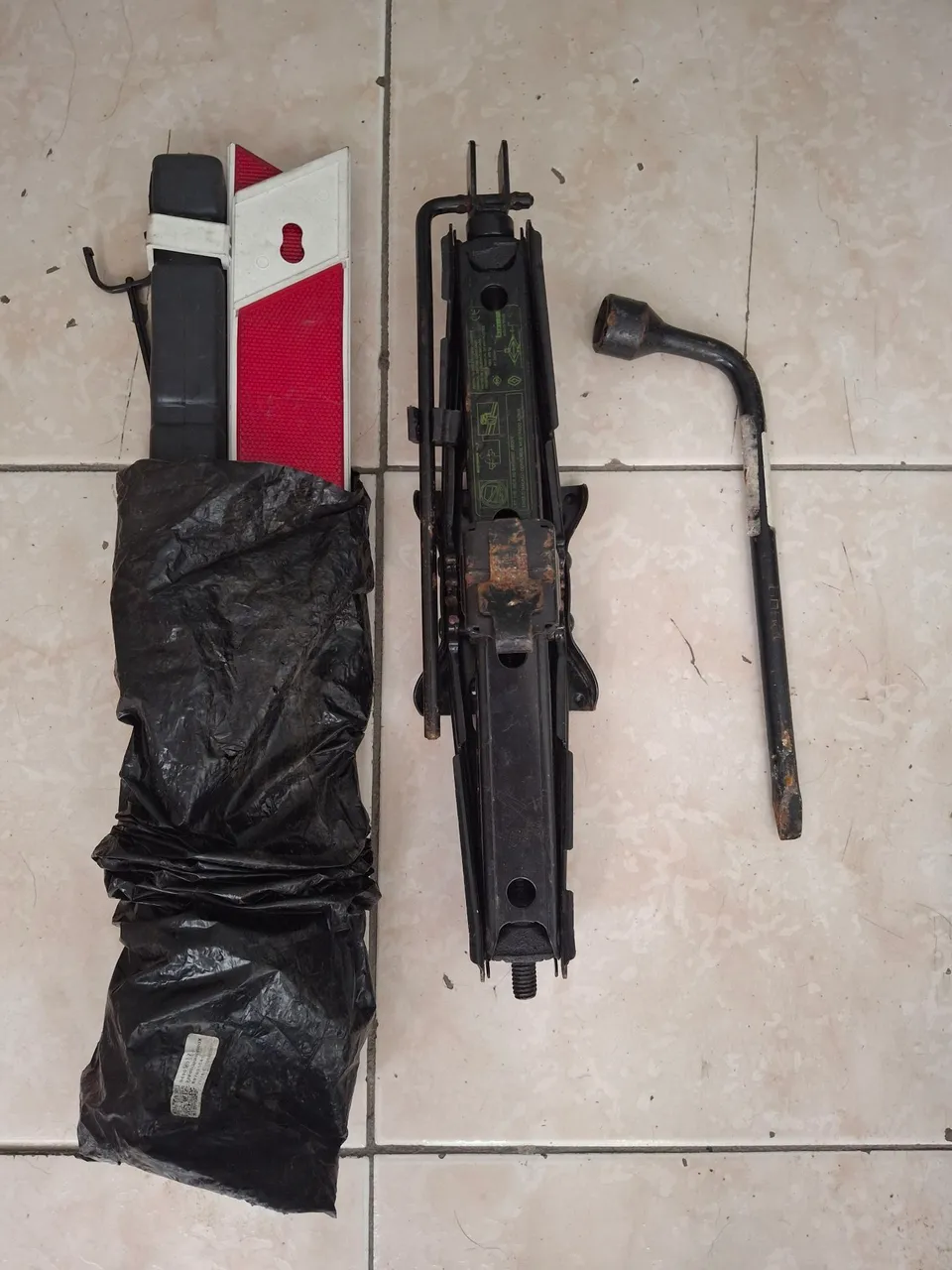 Kit Macaco, Chave de Roda e Triângulo