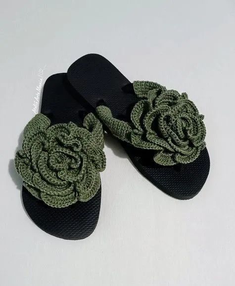 Chinelo de Crochê Vermelho - Flores - Foto 2