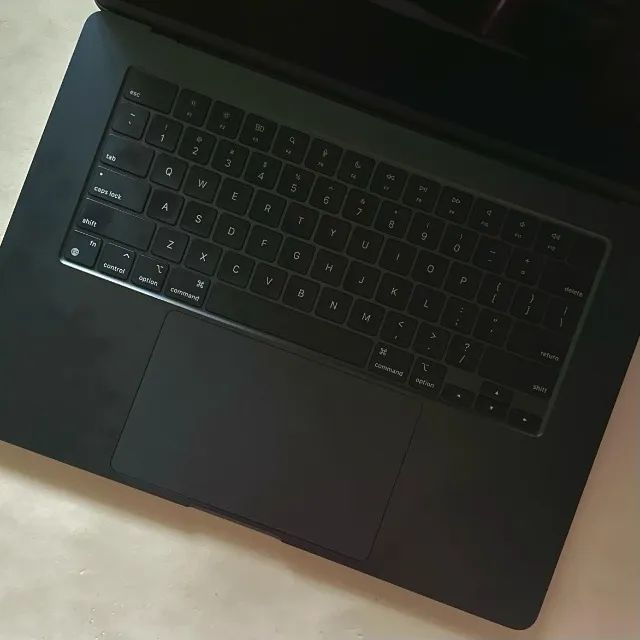 MacBook Air M2 15" 2023 - Foto 3