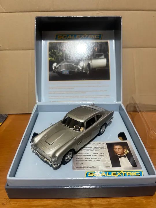 Scalextric Casino Royale Aston Martin DB5 - Edição Limitada - Foto 3