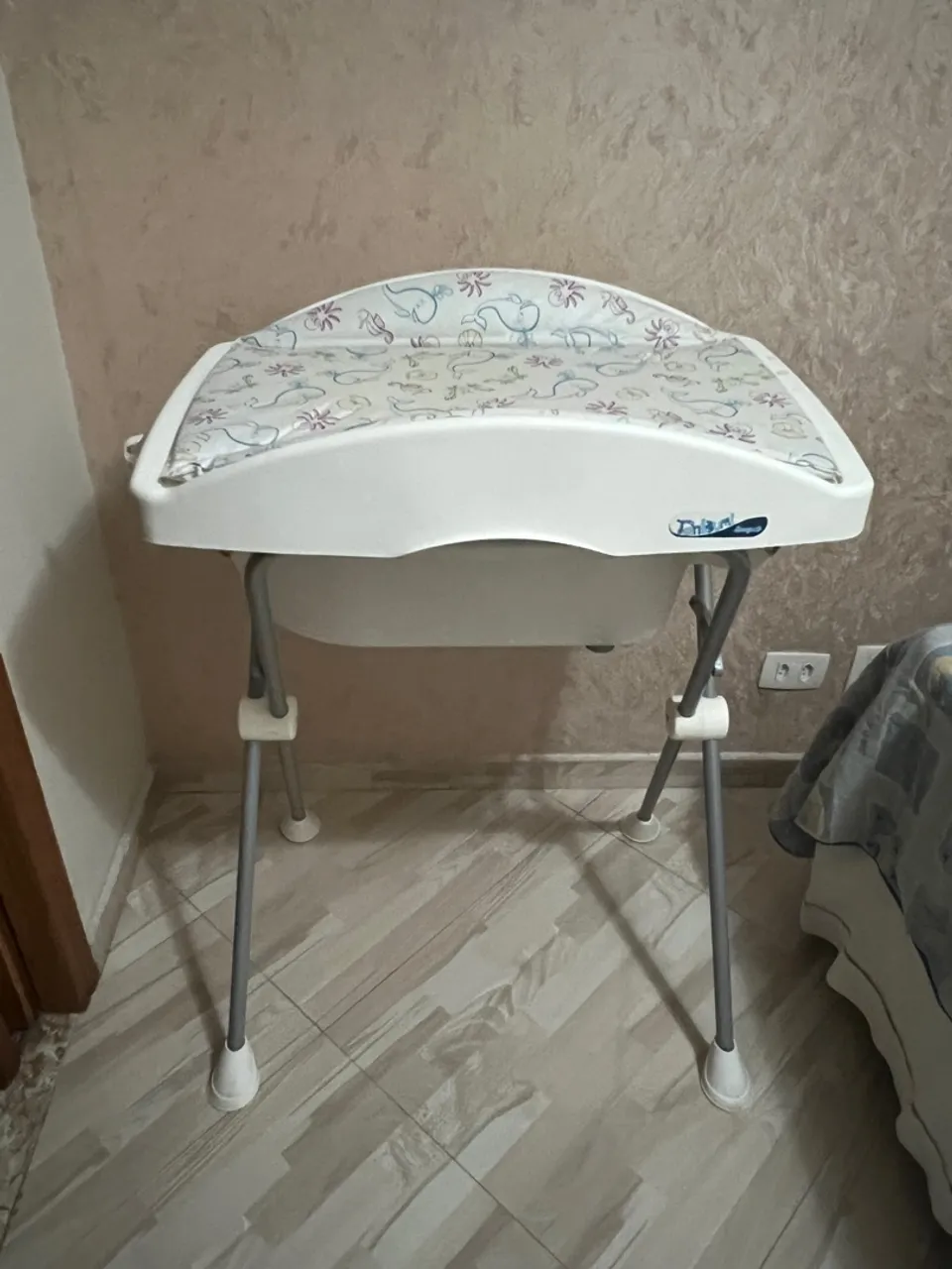 Mesa Trocador para Bebê com Banheira