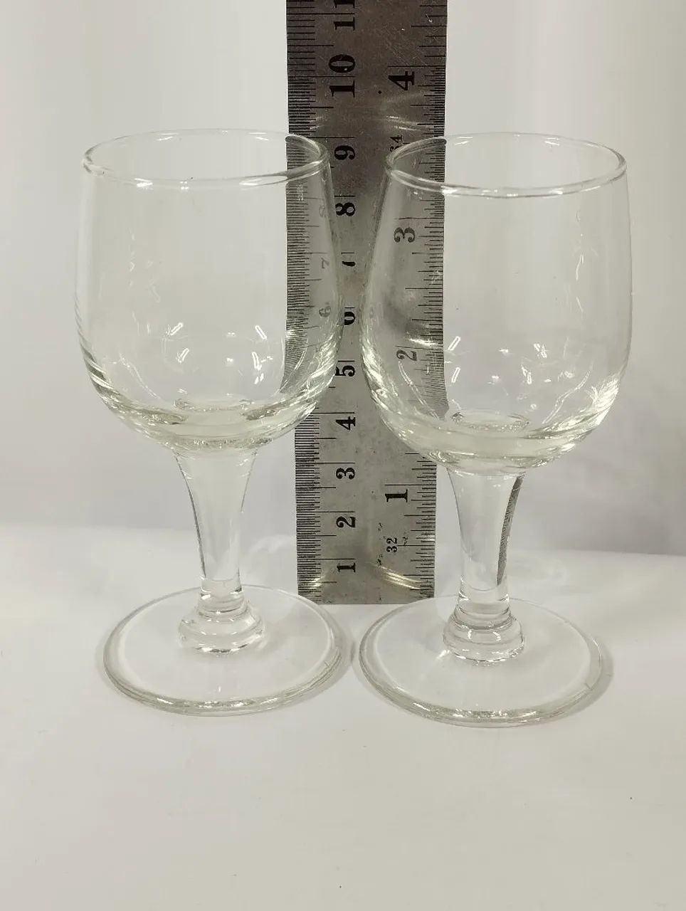 2 Taças de Vinho Transparentes pequenas - Foto 2
