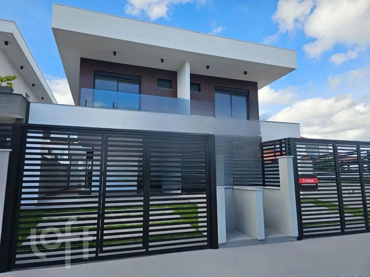 Casa à venda em Campeche Sul com 159 m², 3 quartos, 3 suítes, 2 vagas