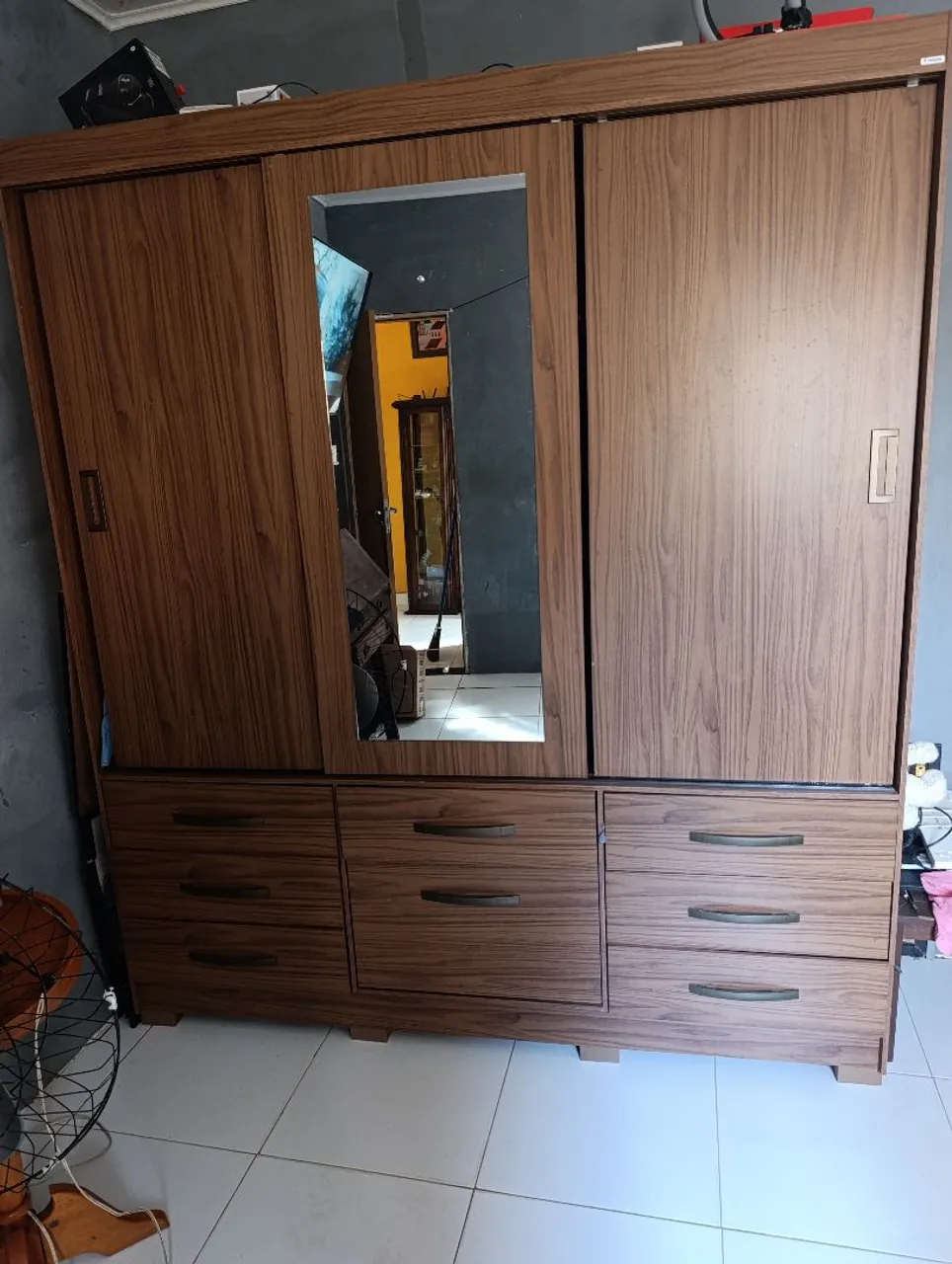 Guarda-Roupa Amadeirado com Espelho