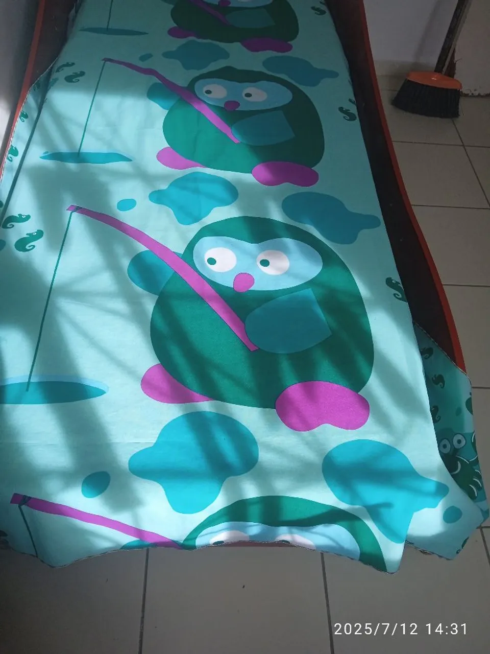 Cama infantil com estampa dos carros