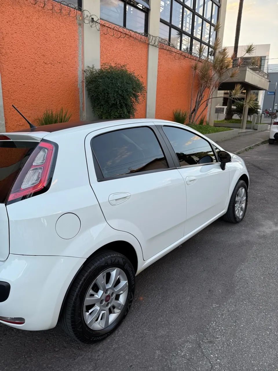 Fiat Punto 2015 Attr. 1.4 Completo - Foto 4