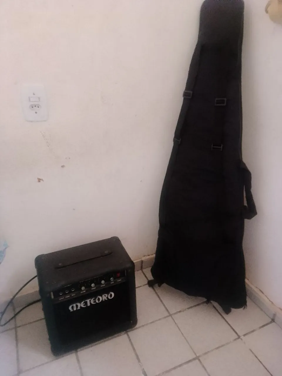 Amplificador Meteoro para Guitarra e contra baixo.