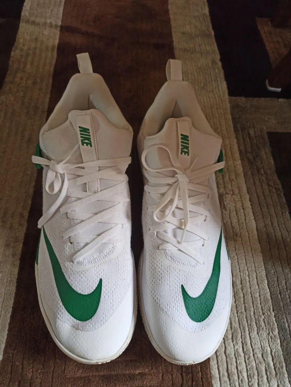 Tênis Nike Branco Com Detalhes em Verde