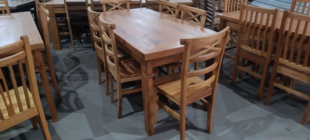 Mesa com 6 cadeiras de madeira 1.60x80 $ 2799,00 nova e a pronta entrega  - Foto 4
