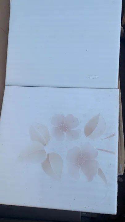 Revestimento Cerâmico - Azulejo Claro - Desenho Flores -  modelo antigo - POA/RS - Foto 3