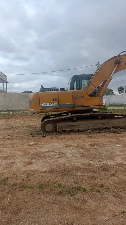 ESCAVADEIRA CASE CX220