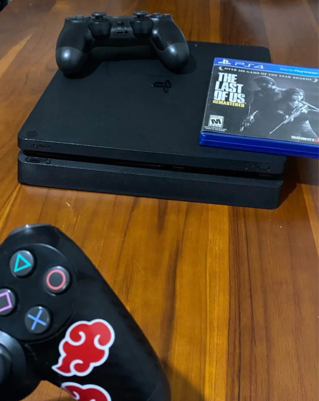 PS4 slim + 2 controles + 1 jogo - Foto 2