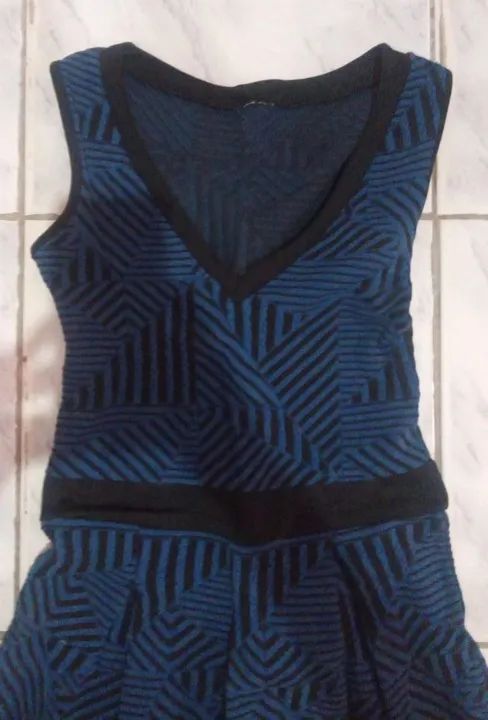 Vestido azul com detalhes em preto - Foto 3