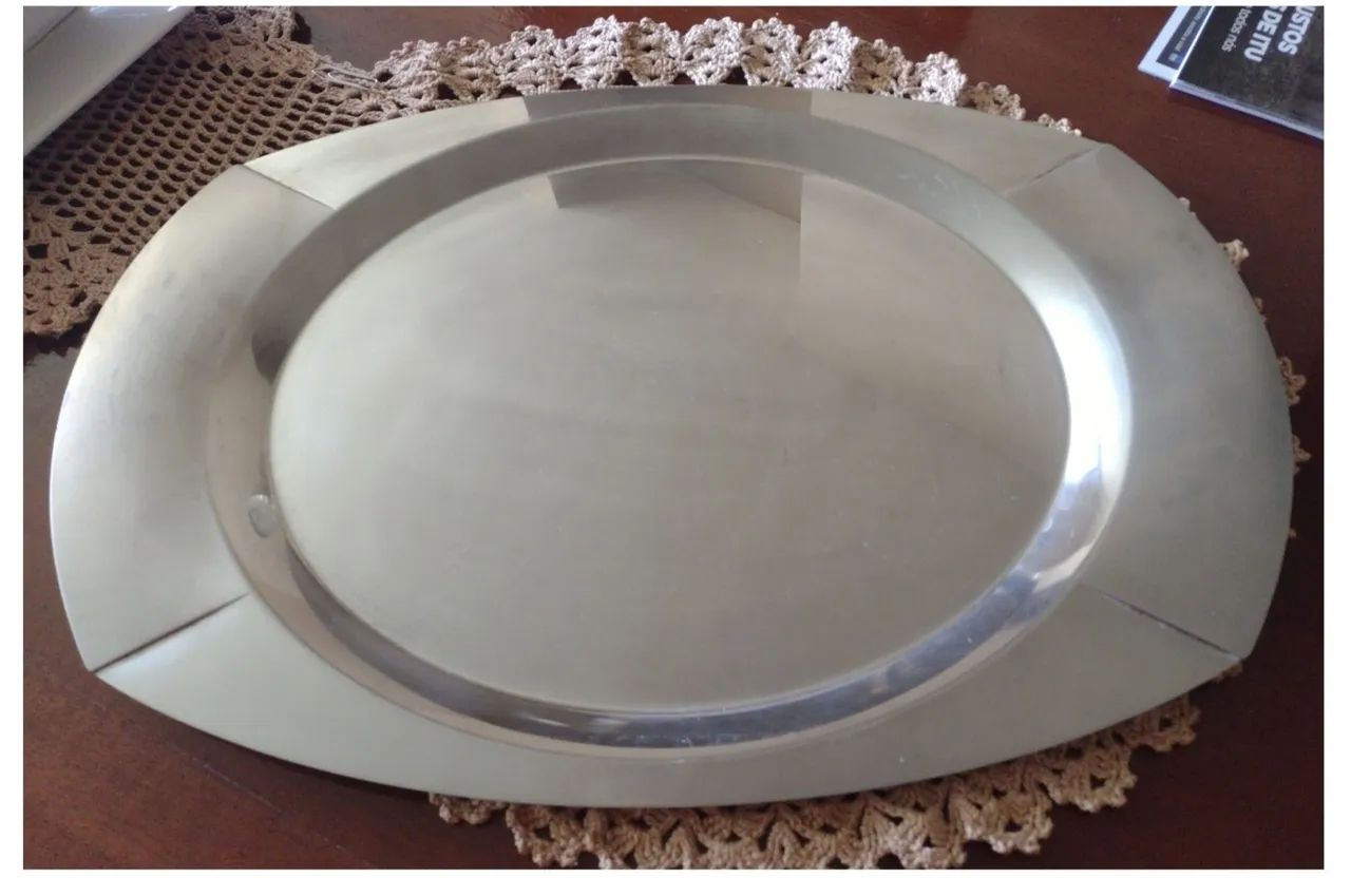 Vendo linda bandeja grande antiga de inox 