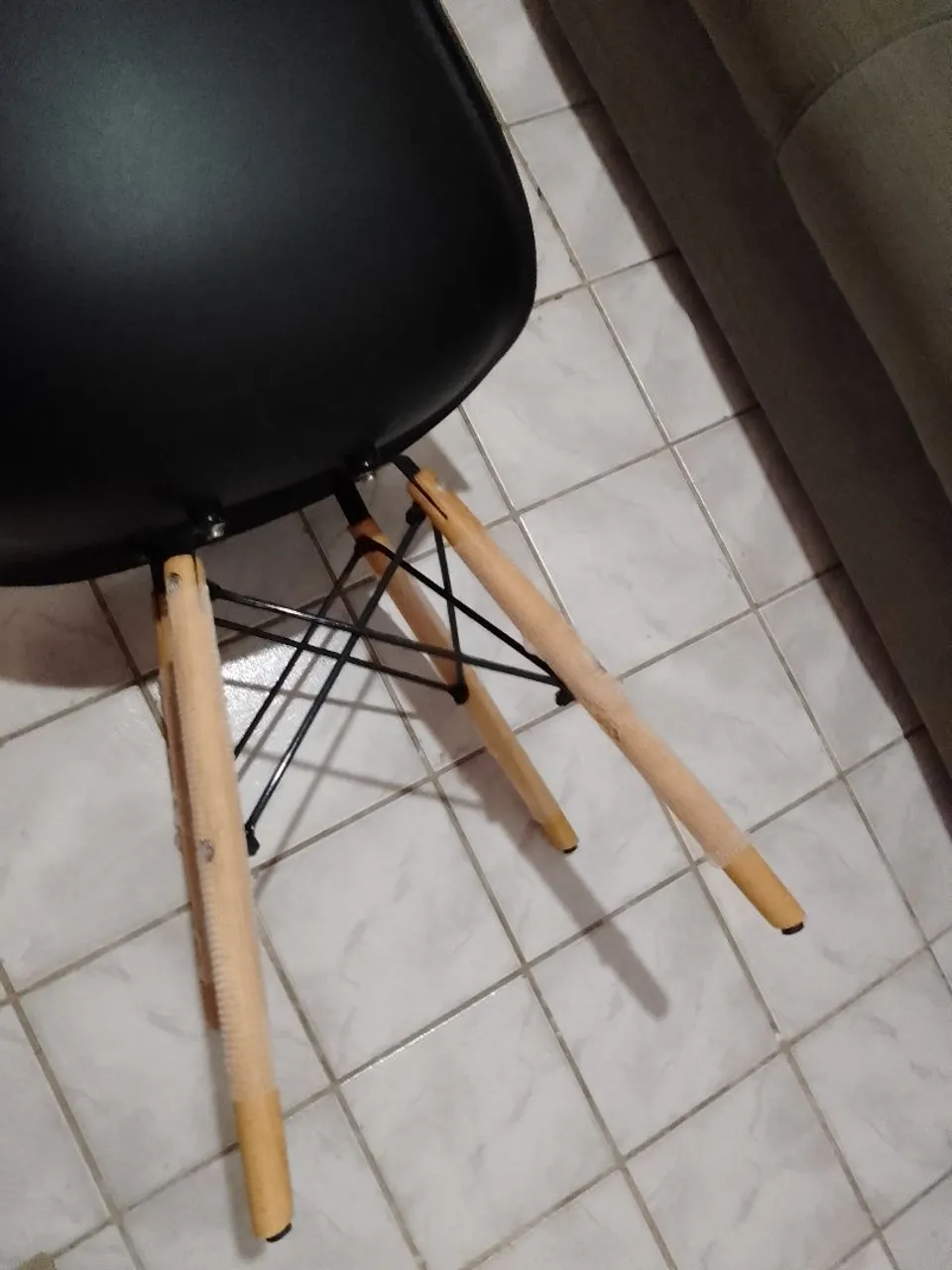Cadeira Eames Eiffel Preto - Design Moderno