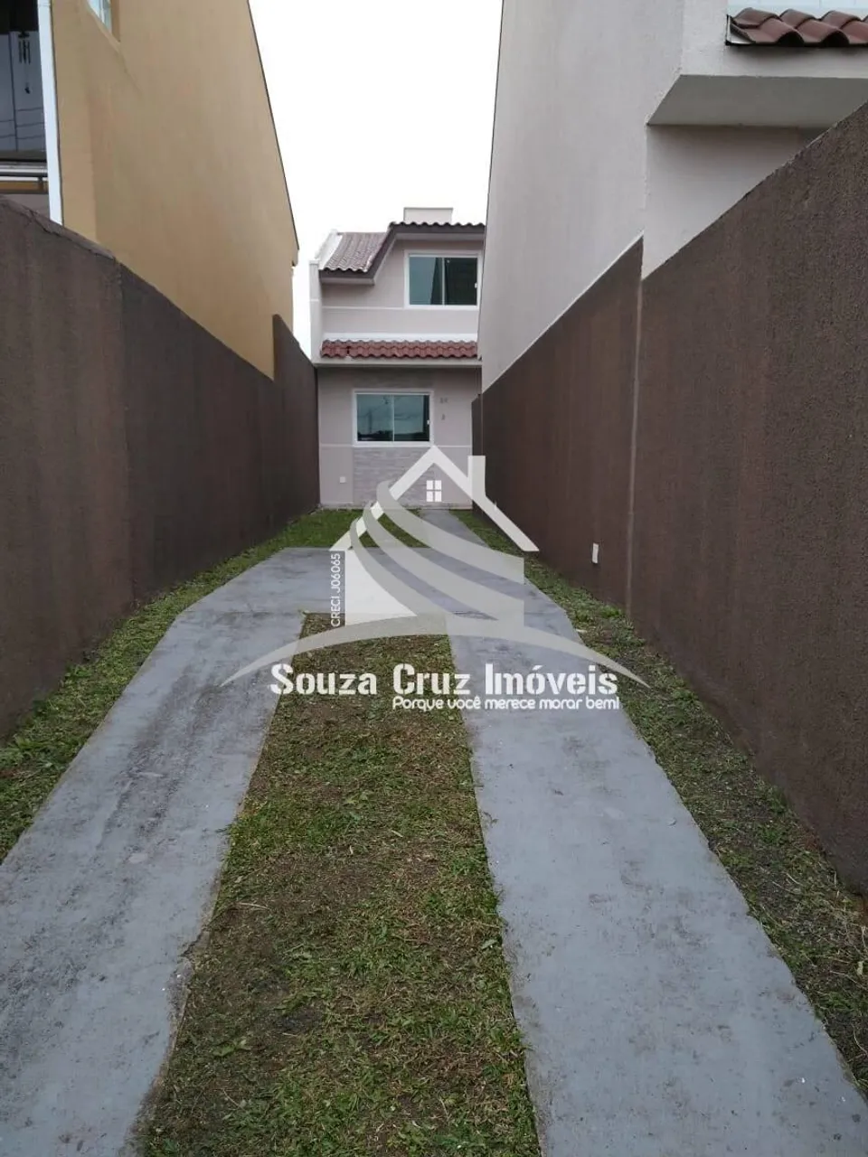 Sobrado em Excelente Localização no Umbará!