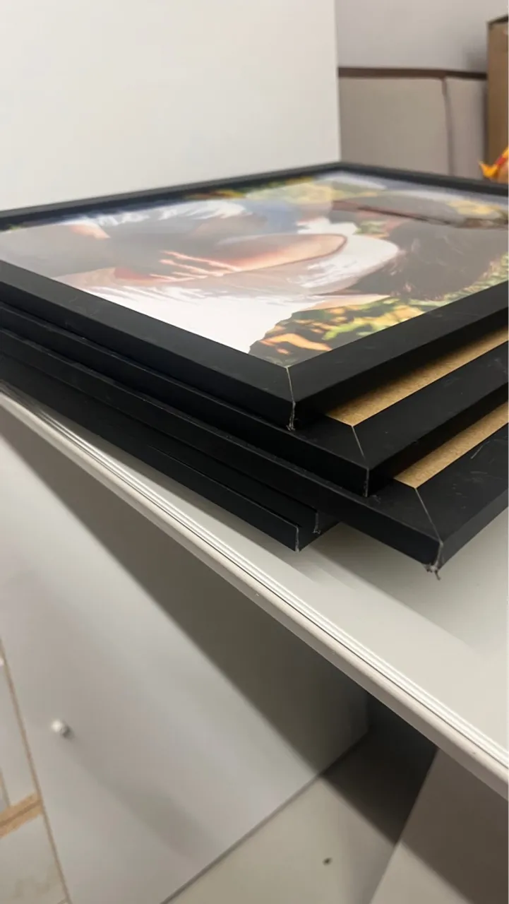 Quadros decorativos com moldura preta