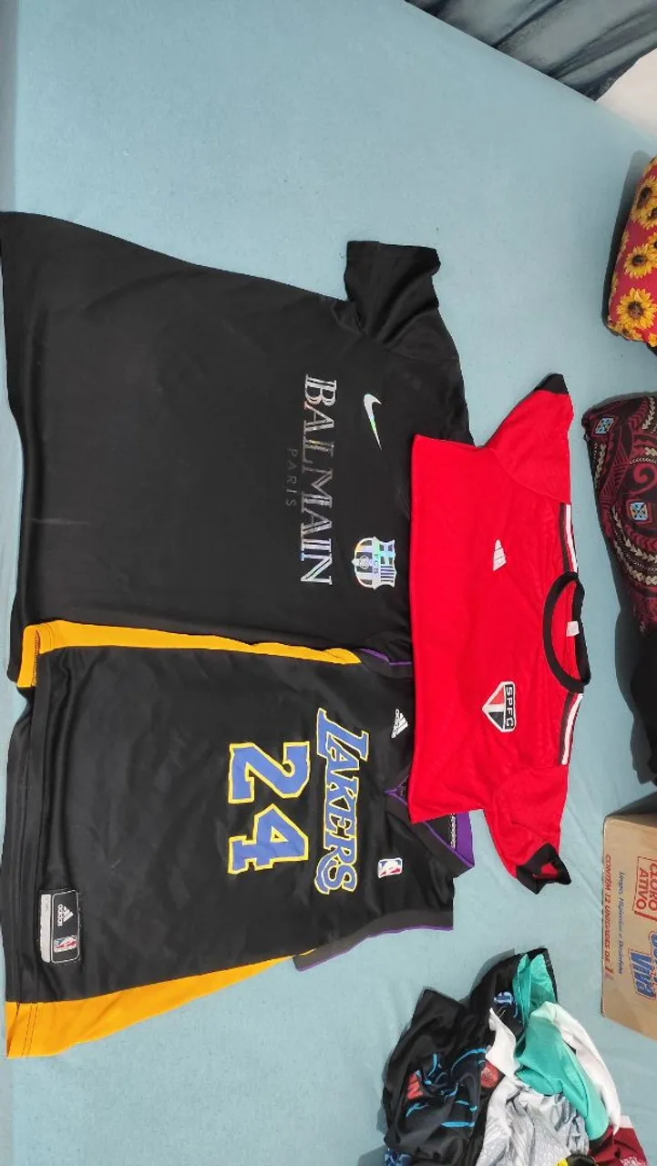 Camisas de futebol e De Basquete