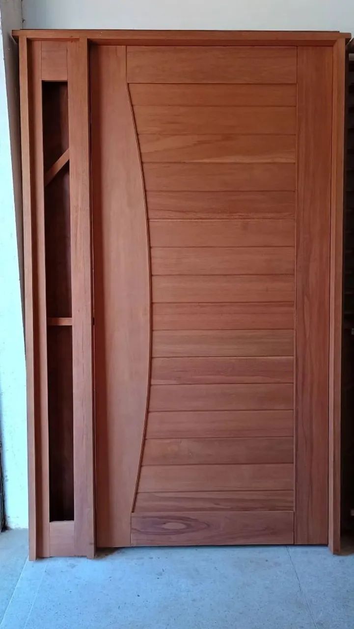 PORTA EM MADEIRA 