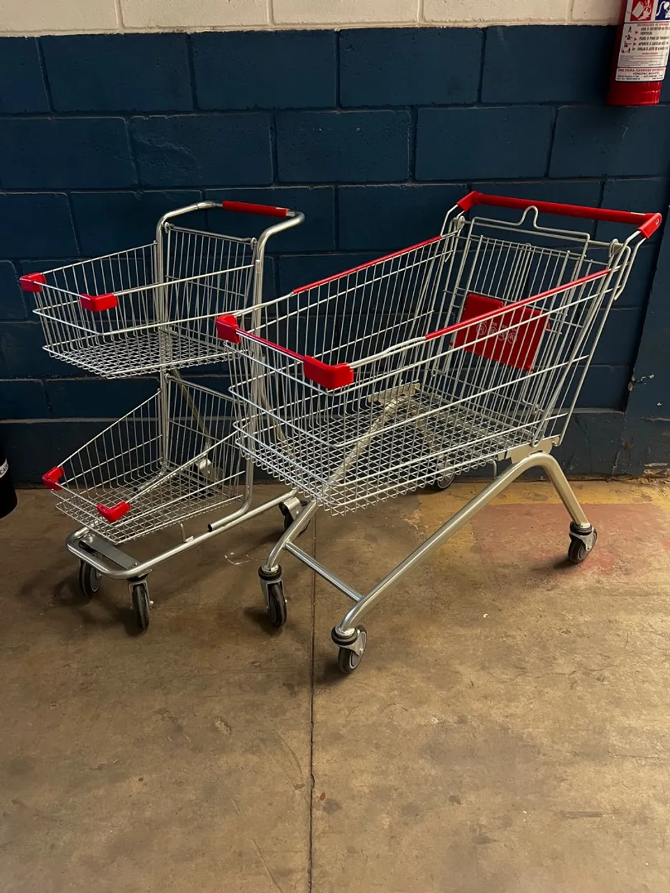 Carrinhos de supermercado novos - disponíveis em estoque!