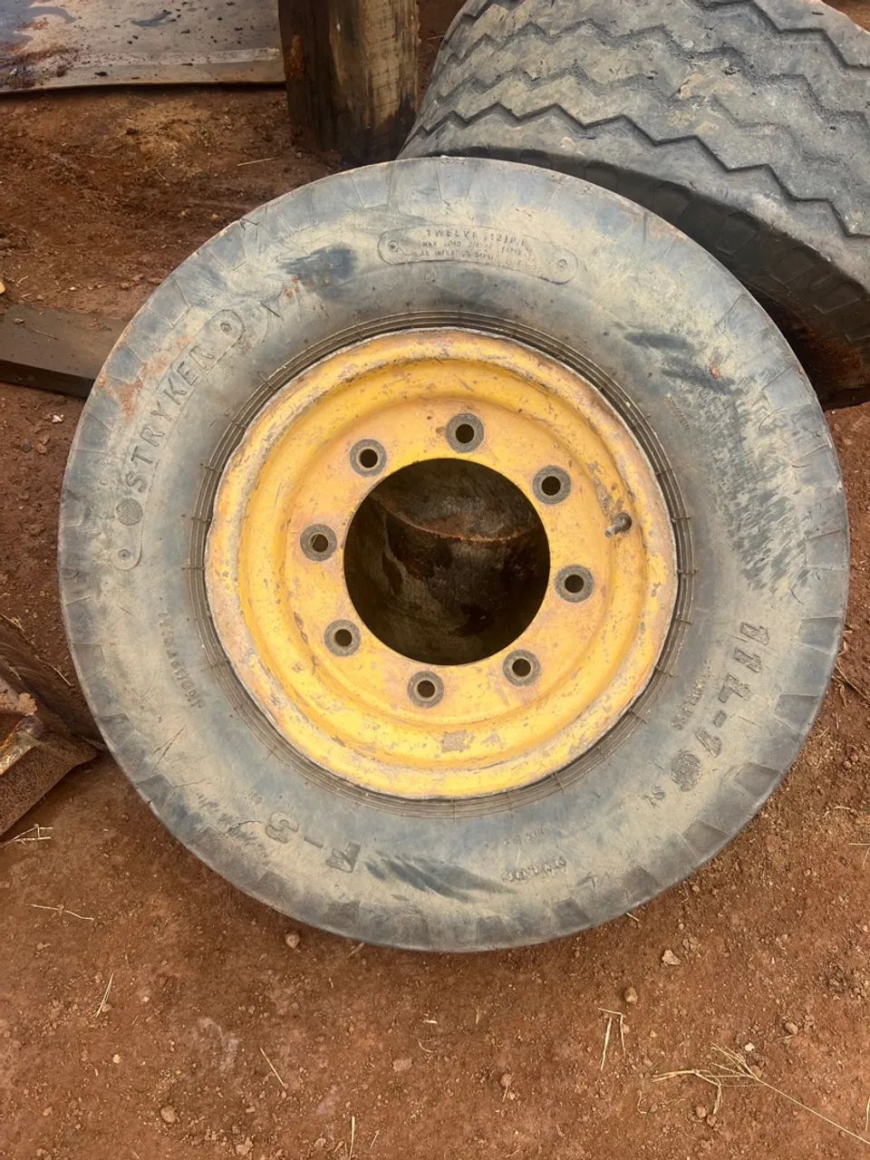 Rodas retro new holland 