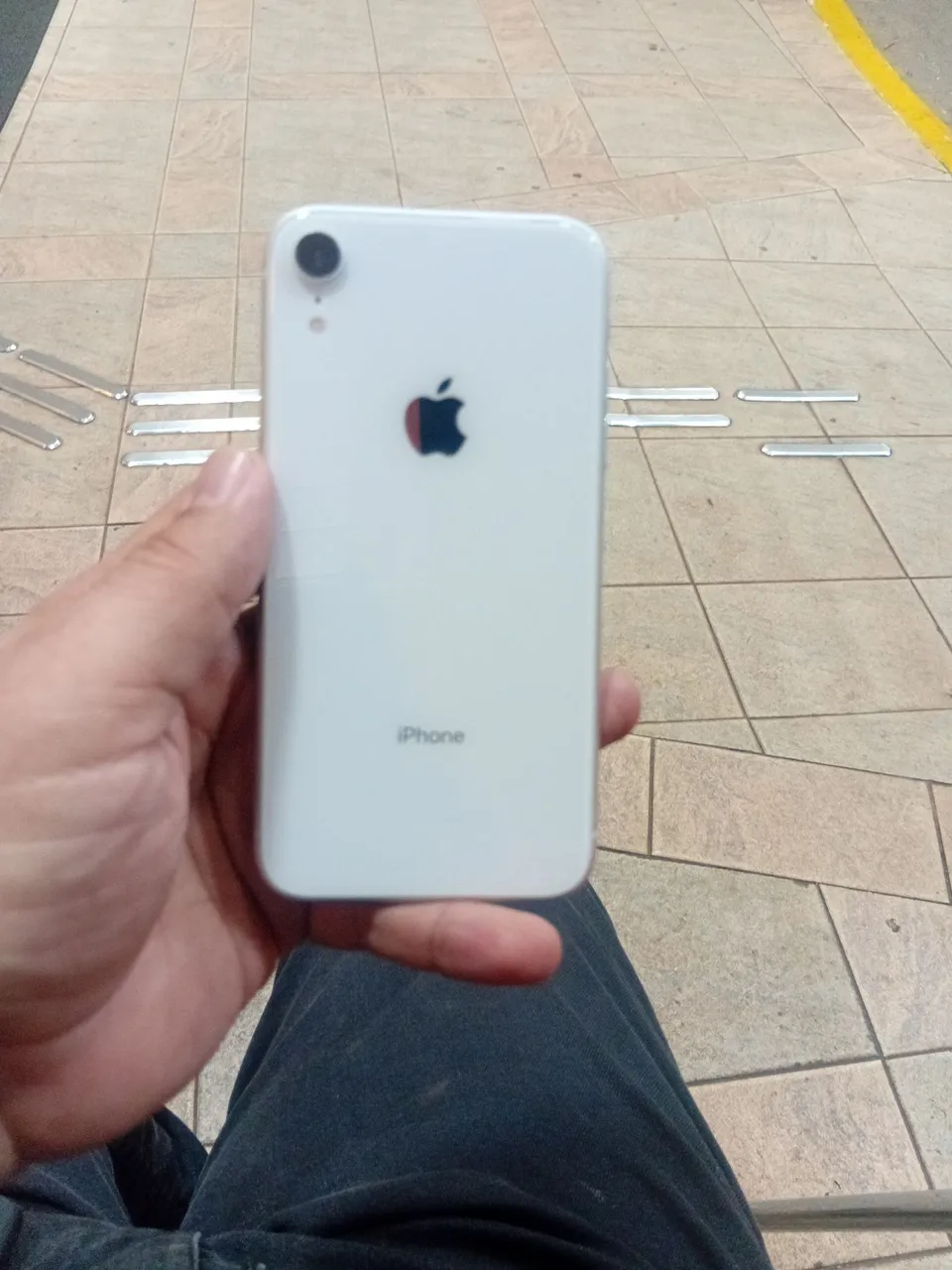 iPhone XR Branco - 128GB face id - off