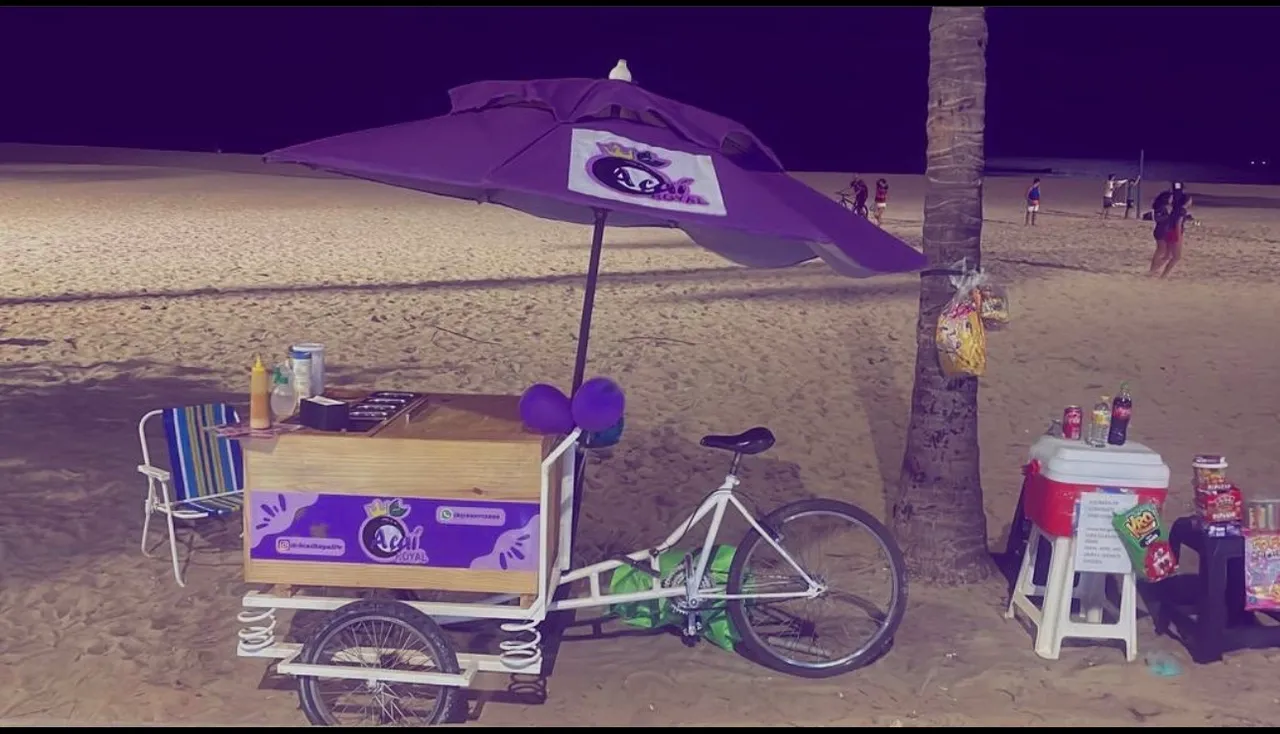 Carrinho de Açaí na Praia - Delícia Refrescante!