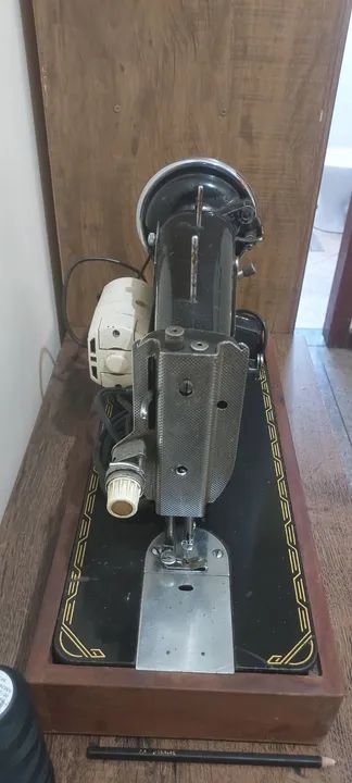 Maquina de costura semi nova completa portátil completa por apenas 400,00 p sair HOJE!!! - Foto 3