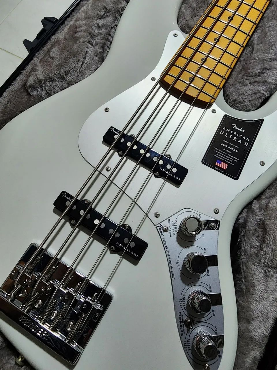 Baixo Fender American Ultra II 5c