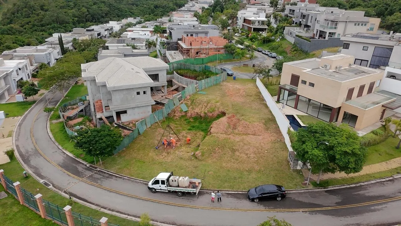 Terreno em Condomínio para Venda em Santana de Parnaíba, Alphaville
