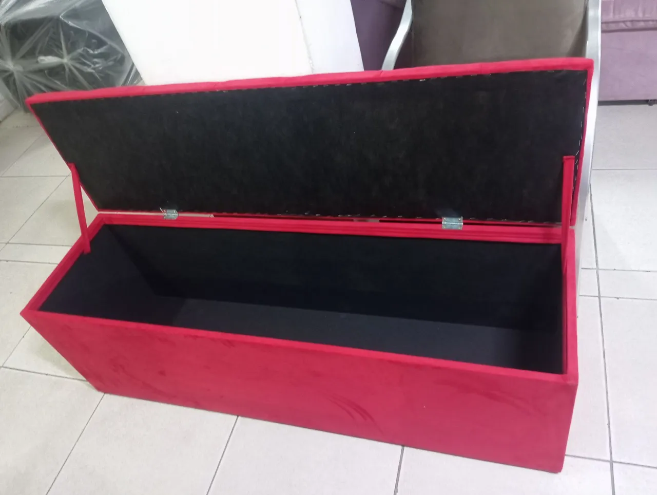 Baú/Banqueta em Veludo Vermelho