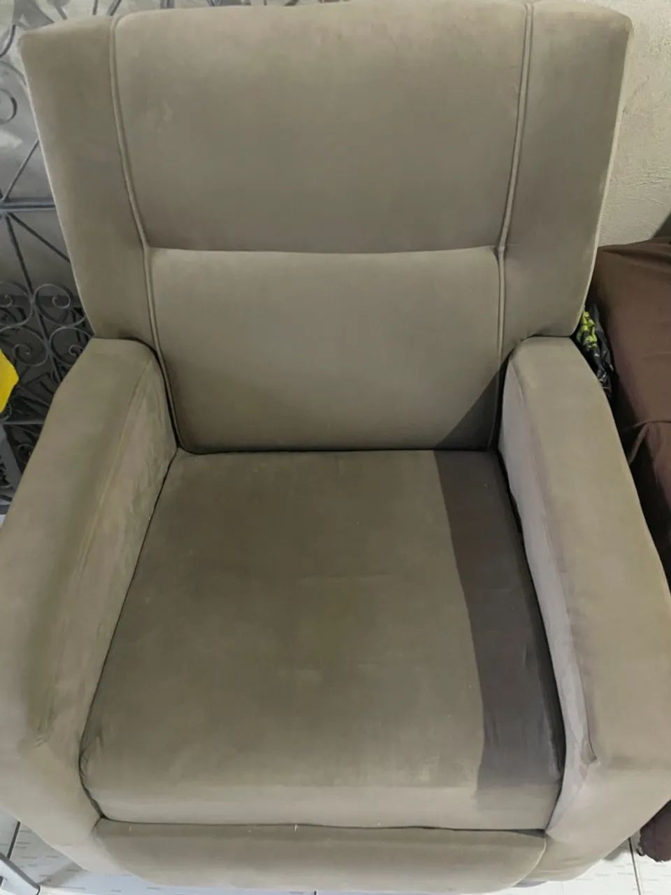 Poltrona Reclinável com Puff - Conforto e Elegância - Foto 4