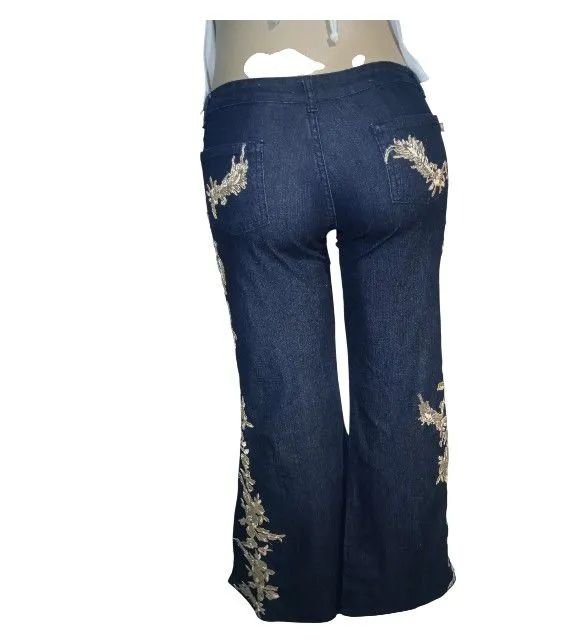 Calça Jeans Flare com Zíperes e Detalhes Dourados - Foto 4